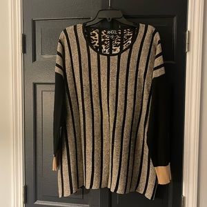 Tan & black stripes black sleeves w/ tan banding. Inside looks like animal print